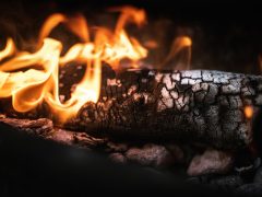 Dinas Damkar Pringsewu Bantu Tabrakan Kendaraan di Terminal